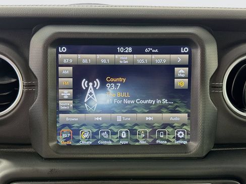 Used 2022 Jeep Wrangler Unlimited Sahara w/ Cold Weather Group AWD/4WD image 15