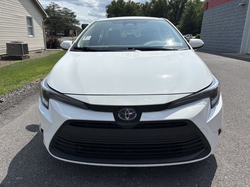 Used 2025 Toyota Corolla LE FWD image 9