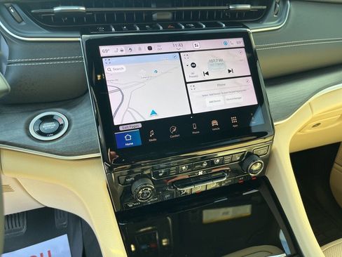 Used 2024 Jeep Grand Cherokee L Limited w/ Luxury Tech Group II image 8