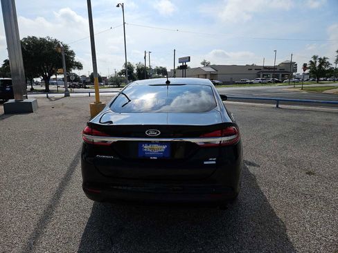 Used 2018 Ford Fusion SE FWD image 7