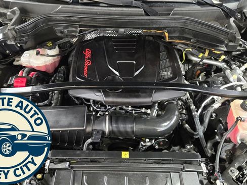 Used 2018 Alfa Romeo Stelvio Ti image 39