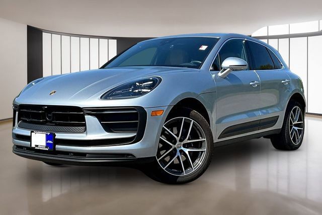 Used 2026 Porsche Macan AWD/4WD image 1