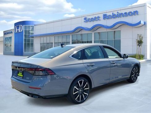 Used 2024 Honda Accord Touring image 4