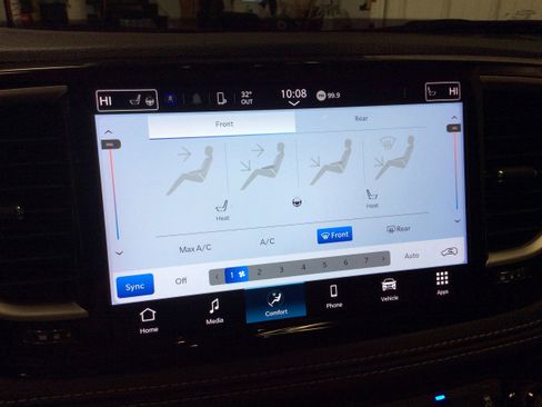 Used 2024 Chrysler Pacifica Touring-L image 27