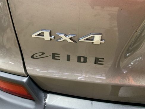 Used 2019 Jeep Cherokee Latitude w/ Popular Appearance Group image 27