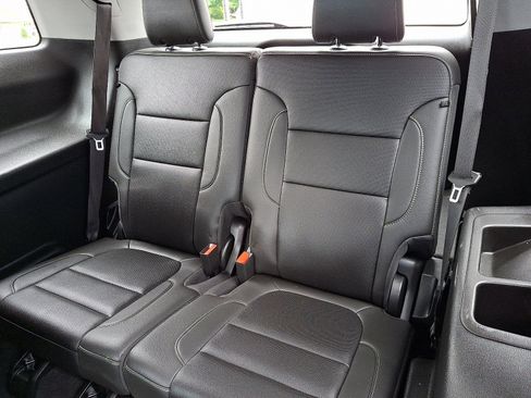 Used 2023 GMC Acadia SLT image 11