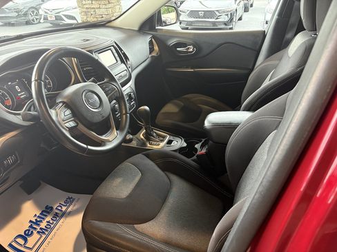 Used 2014 Jeep Cherokee Latitude AWD/4WD image 2