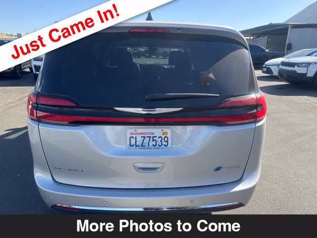 Used 2024 Chrysler Pacifica Limited FWD image 4