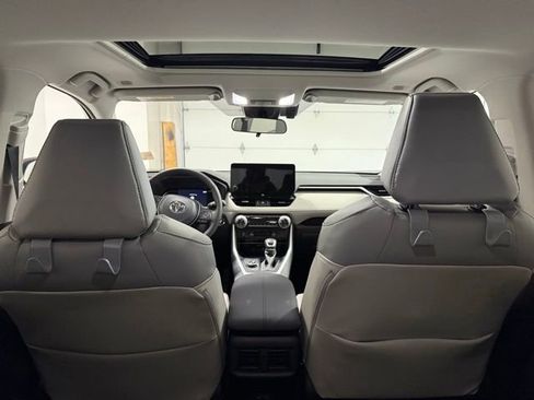 Used 2025 Toyota RAV4 XLE Premium image 9
