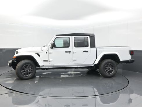 New 2025 Jeep Gladiator Sport image 4