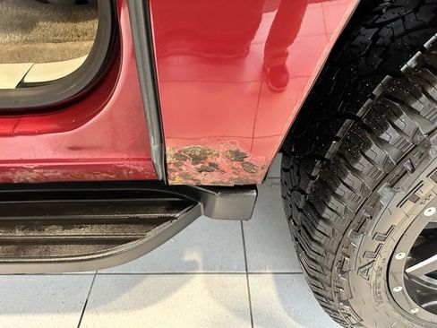 Used 2009 Chevrolet Suburban LTZ image 16