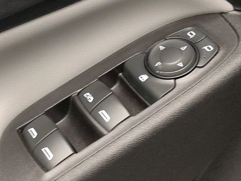 Used 2020 Chevrolet Equinox LS FWD image 27