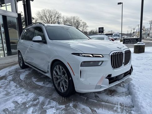Used 2024 BMW X7 xDrive40i image 2