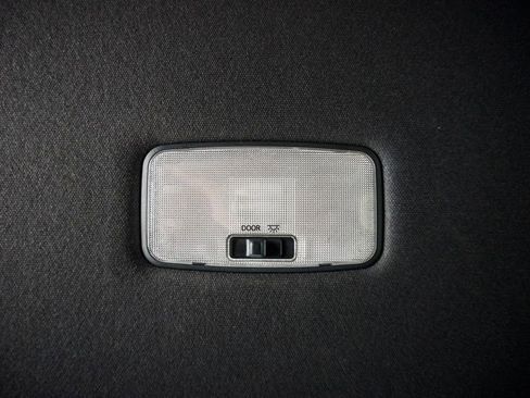 Used 2022 Toyota Corolla SE FWD image 9