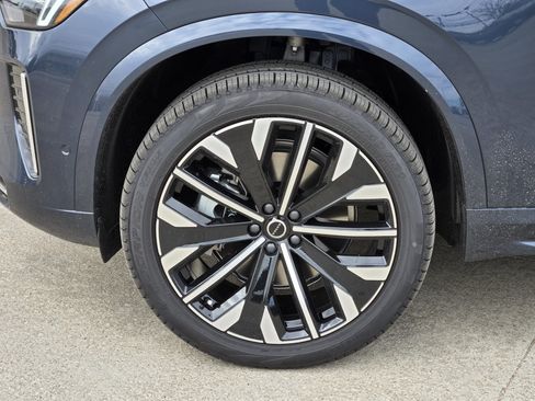 New 2026 Volvo XC90 B6 Plus w/ Protection Package Premier image 12