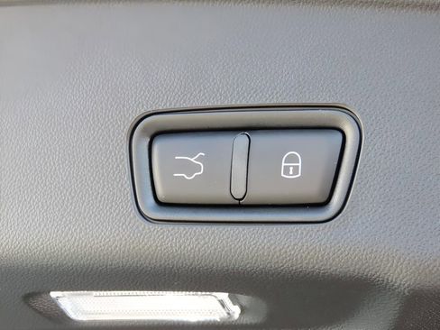 New 2025 Maserati Grecale Folgore image 24