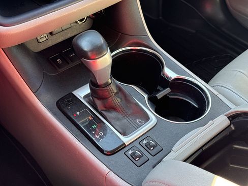 Used 2018 Toyota Highlander XLE image 27