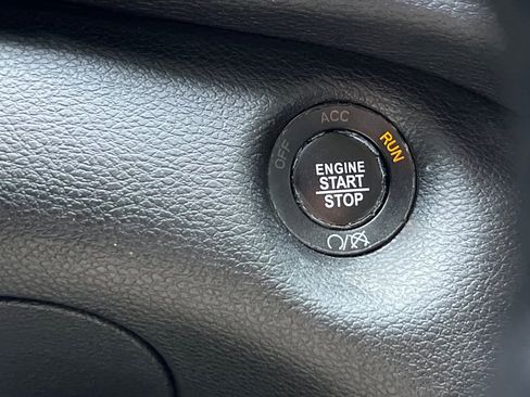 Used 2019 Jeep Cherokee Altitude image 27