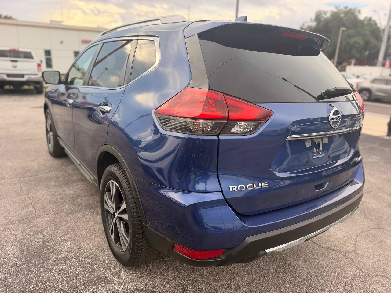 Used 2018 Nissan Rogue SL AWD/4WD image 10