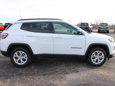 Used 2024 Jeep Compass Latitude image 10