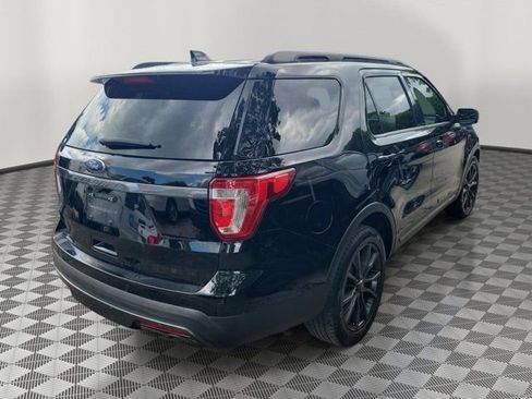 Used 2017 Ford Explorer XLT w/ Equipment Group 202A FWD image 4