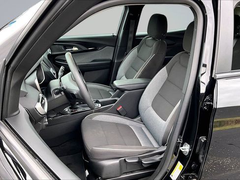 Used 2023 Chevrolet TrailBlazer LS FWD image 25