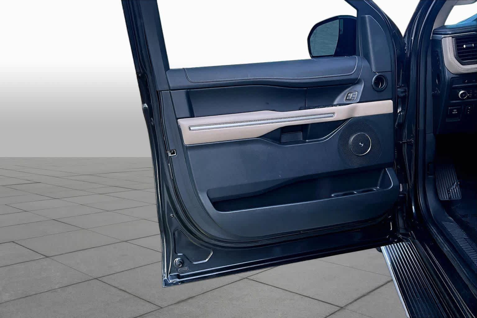 Used 2022 Ford Expedition Max Limited RWD image 19