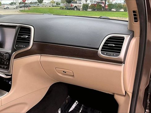 Used 2017 Jeep Grand Cherokee Limited w/ Luxury Group II AWD/4WD image 27