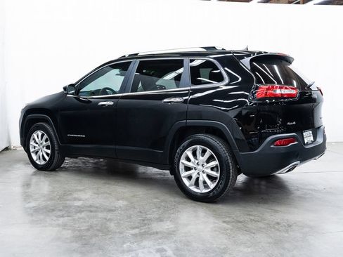 Used 2017 Jeep Cherokee Limited AWD/4WD image 4