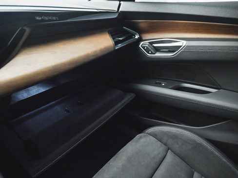 Used 2022 Audi e-tron GT Premium Plus image 16