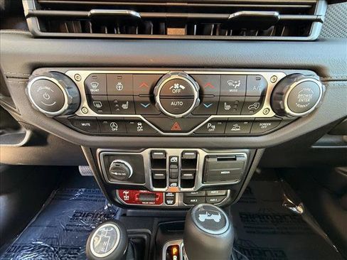 Used 2024 Jeep Wrangler Unlimited Rubicon w/ Technology Group image 23