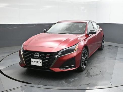 Used 2023 Nissan Altima 2.5 SR FWD image 30