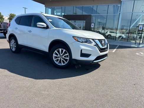 Used 2020 Nissan Rogue SV FWD image 2
