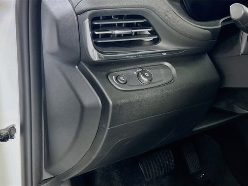 Used 2024 Buick Envista Preferred w/ Advanced Safety Package FWD image 10