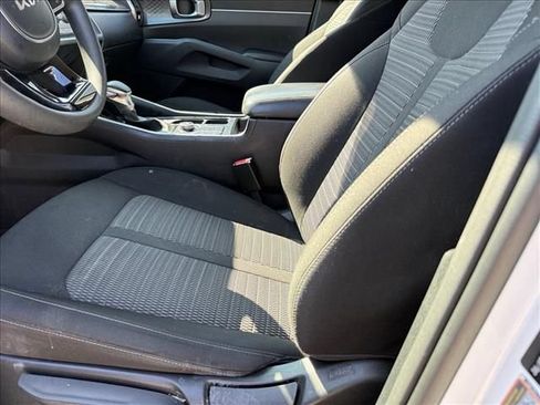 Used 2023 Kia Sorento LX FWD image 5