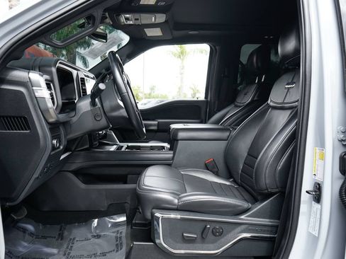 Used 2025 Ford F450 Platinum w/ FX4 Off-Road Package AWD/4WD image 19