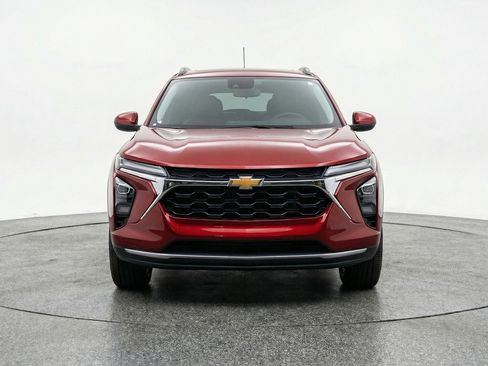 Used 2025 Chevrolet Trax LT w/ LT Convenience Package image 2