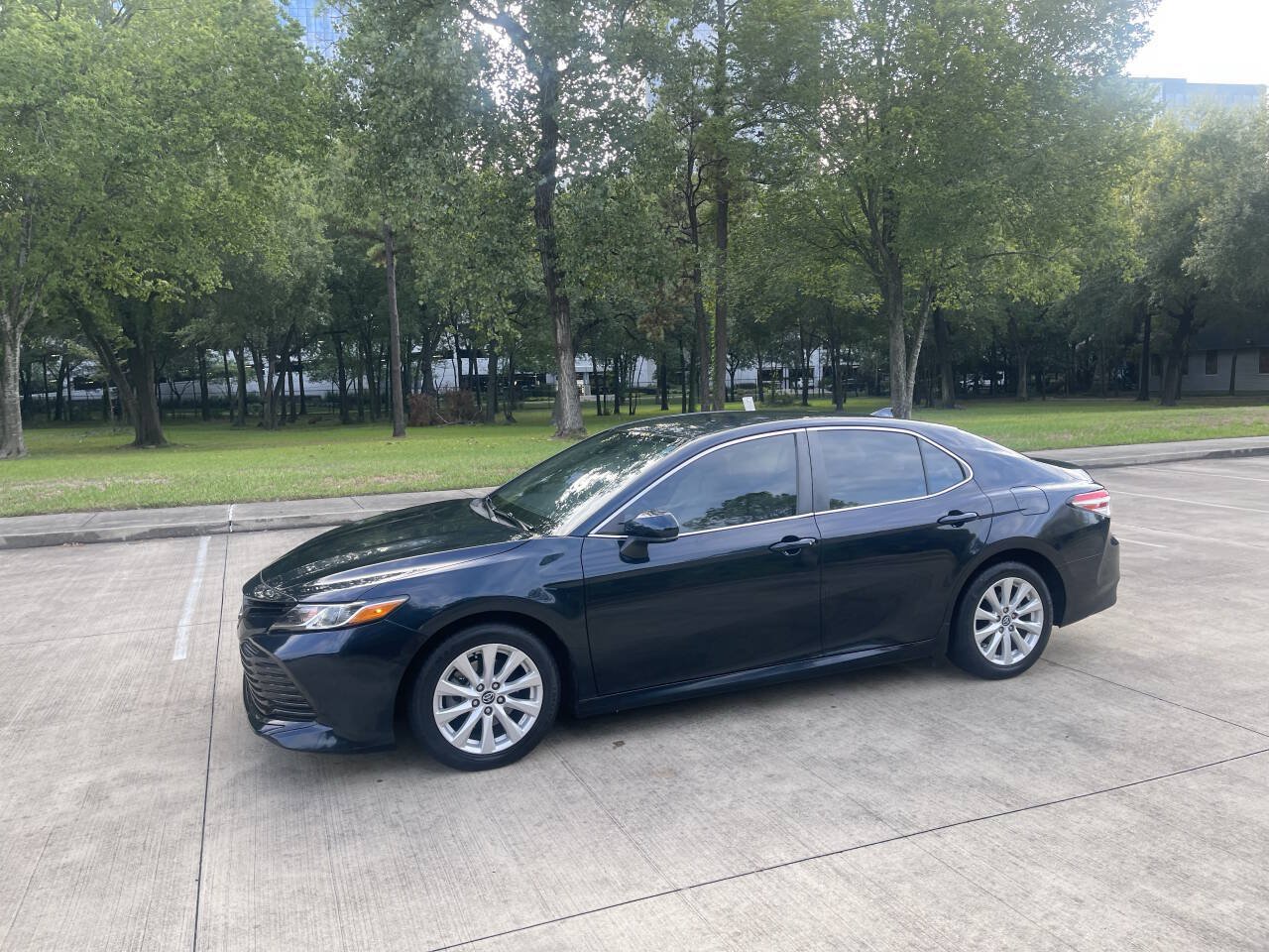 Used 2020 Toyota Camry LE FWD image 28