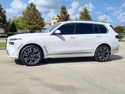 Used 2024 BMW X7 xDrive40i w/ Premium Package AWD/4WD image 3