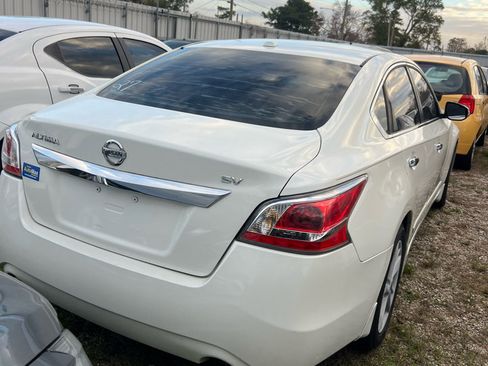 Used 2015 Nissan Altima 2.5 SV w/ Convenience Package image 3