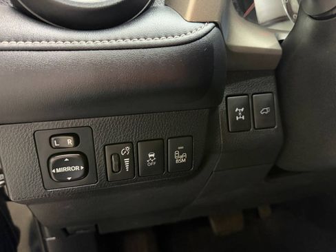 Used 2014 Toyota RAV4 Limited w/ Technology Package AWD/4WD image 30