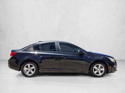 Used 2015 Chevrolet Cruze LS FWD image 4
