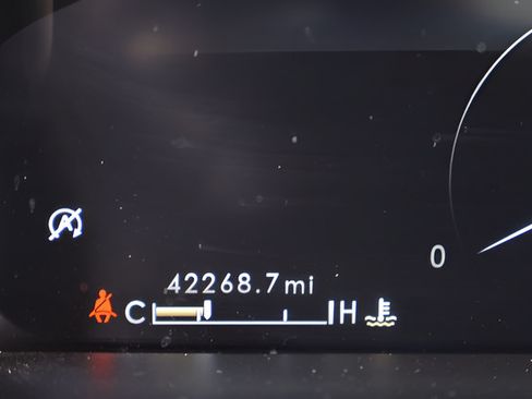 Used 2022 Lincoln Nautilus FWD w/ Premium Package image 2