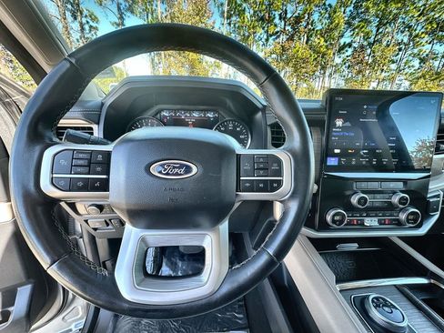 Used 2024 Ford Expedition Max Limited image 11