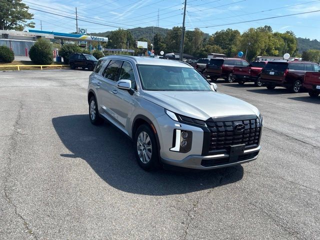 Used 2025 Hyundai Palisade SEL FWD image 2