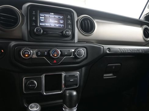 Used 2018 Jeep Wrangler Unlimited Sport AWD/4WD image 16