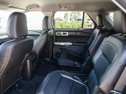Used 2023 Ford Explorer XLT w/ Equipment Group 202A RWD image 18