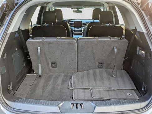 Used 2021 Ford Explorer XLT w/ Equipment Group 202A image 6