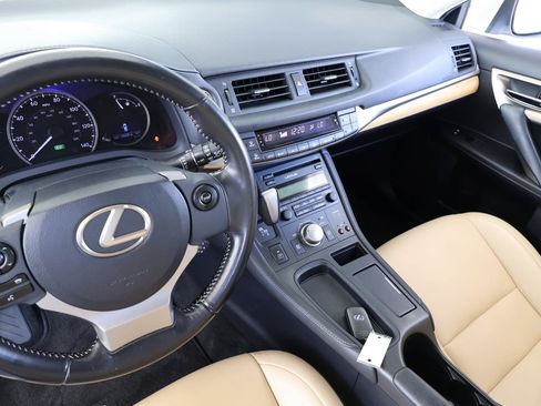 Used 2016 Lexus CT 200h w/ Seat Comfort Package FWD image 38