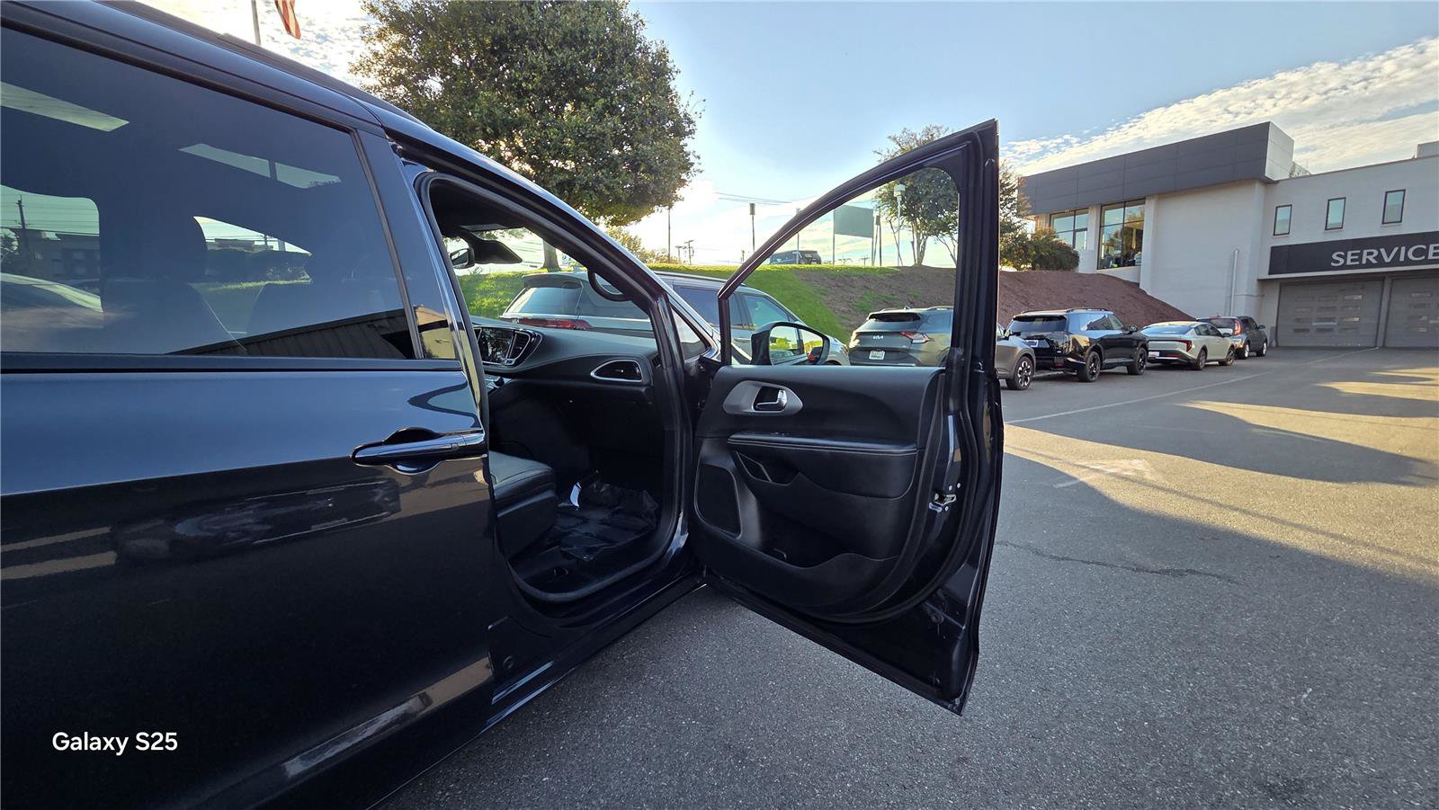 Used 2021 Chrysler Pacifica Touring-L w/ S Appearance Package AWD/4WD image 26
